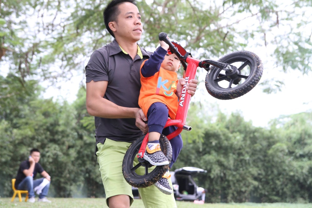 Xe tập thăng bằng Ander ( Xanh dương ) + Mũ