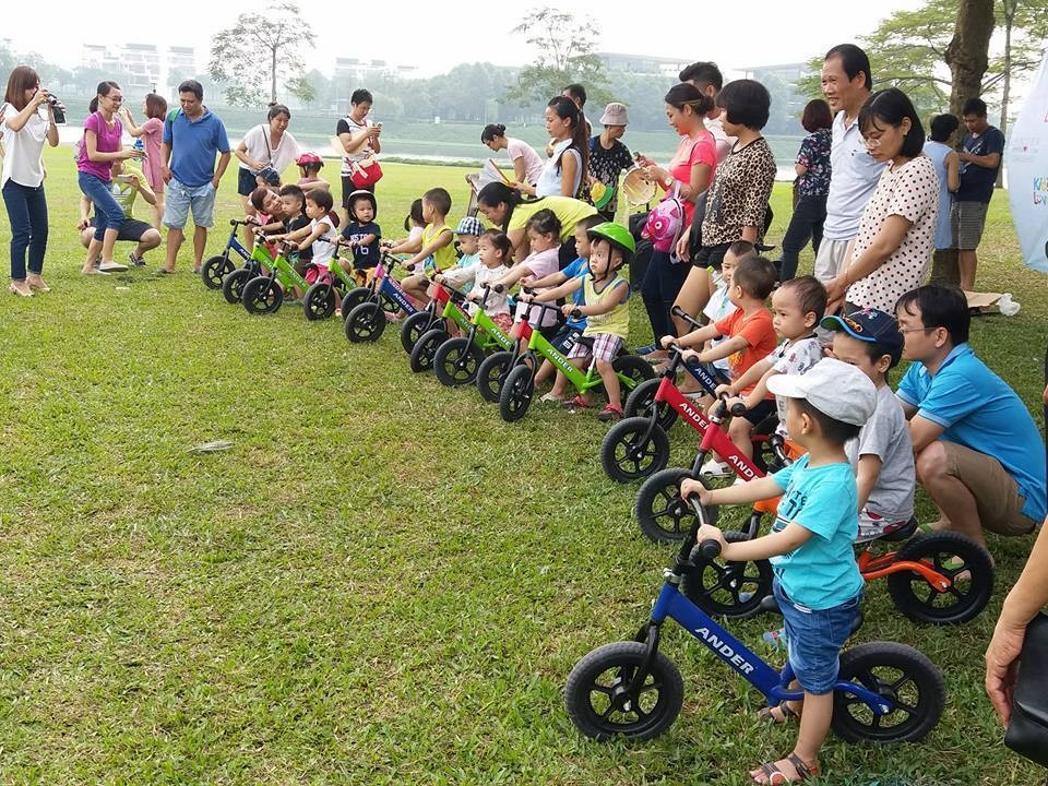 Xe tập thăng bằng Ander ( Xanh dương ) + Mũ