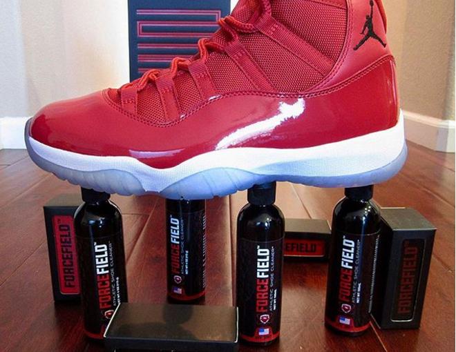 dung dich làm sạch giày mạnh mẽ forcefield cleaner.jpg