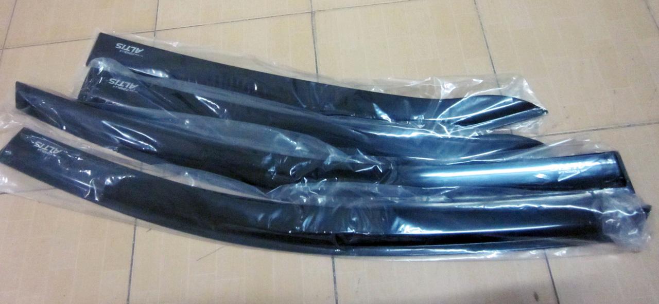 vè che mưa toyota corolla altis