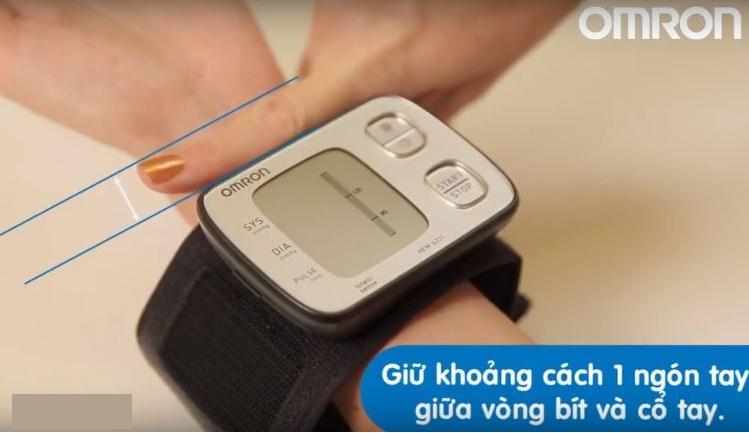 máy đo huyết áp Omron HEM-6221 hàng chính hãng