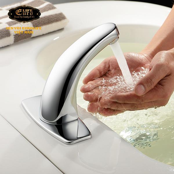 Vòi Lavabo cảm ứng dùng điện và pin tiểu Eurolife EL-A100-3.jpg