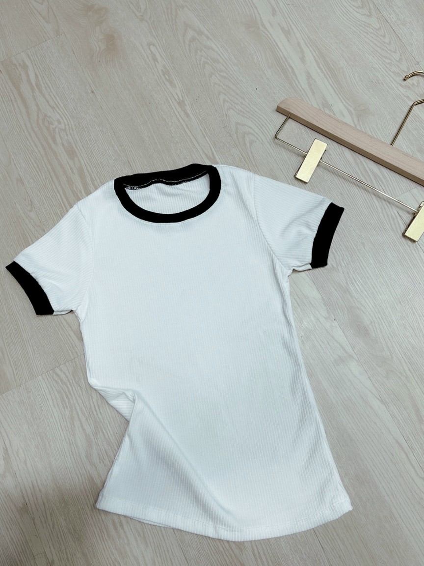 áo thun phối viền sọc trắng đen nữ ôm body utrrb