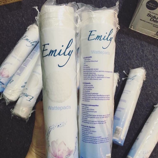 Bông Tẩy Trang Emily 120 Miếng Đức Được Làm Từ 100% Cotton Thiên Nhiên Mềm Mại Mịn Màng Với Thiết Kế Độc Đáo Một Mặt Lưới Thiết Kế Bề Mặt Tròn Đều Dàn Mặt