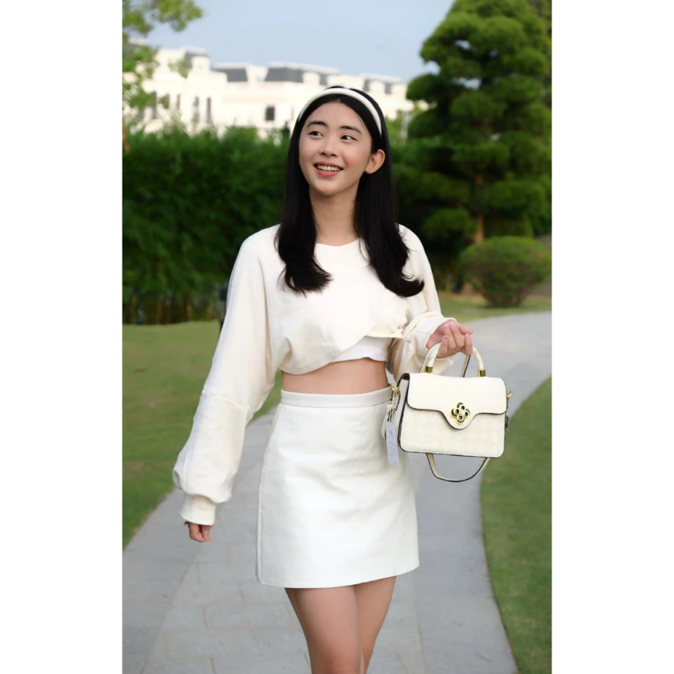 Túi xách nữ khóa Hoa xoay Tặng kèm khăn Lụa mới thời trang túi vuông dập trần họa tiết Cao Cấp .