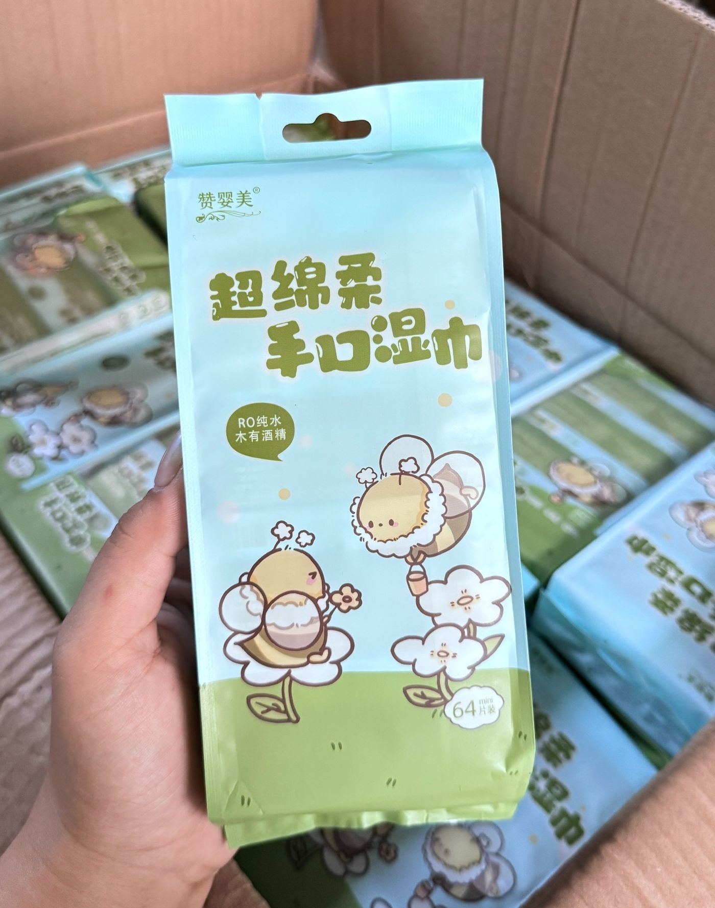 Khăn giấy ướt mini tiện lợi Túi 8 gói 64 tờ siêu xinh