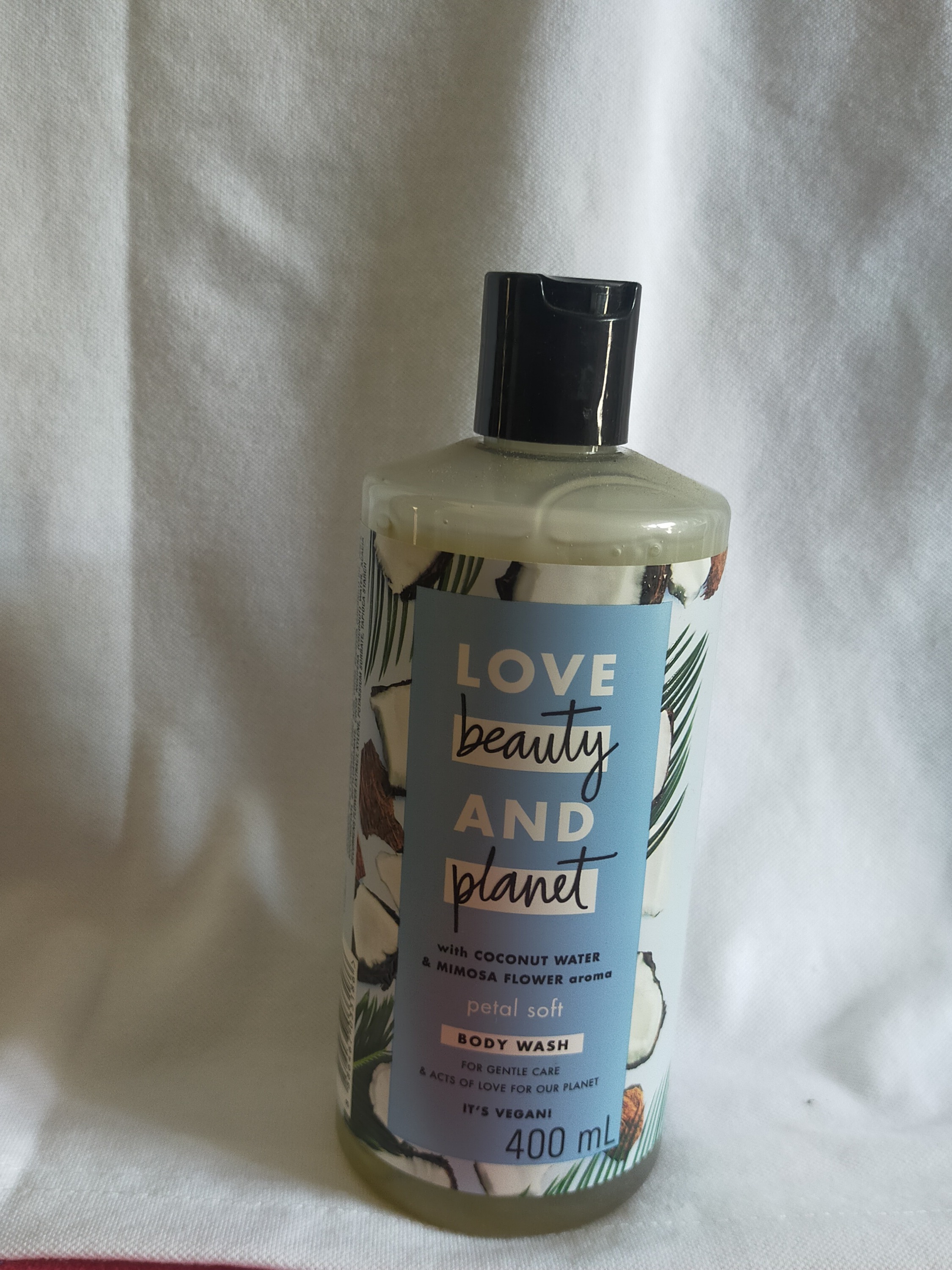 [Hcm]Sữa Tắm Dưỡng Ẩm Dịu Nhẹ Love Beauty And Planet Petal Soft 400Ml