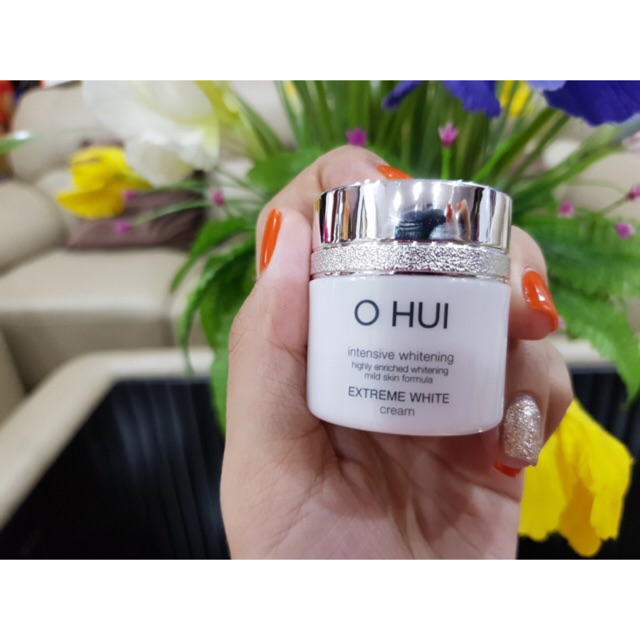 Kem dưỡng trắng da Ohui Extreme( hàng có tem) cam kết hàng đúng mô tả chất lượng đảm bảo an toàn đến sức khỏe người sử dụng