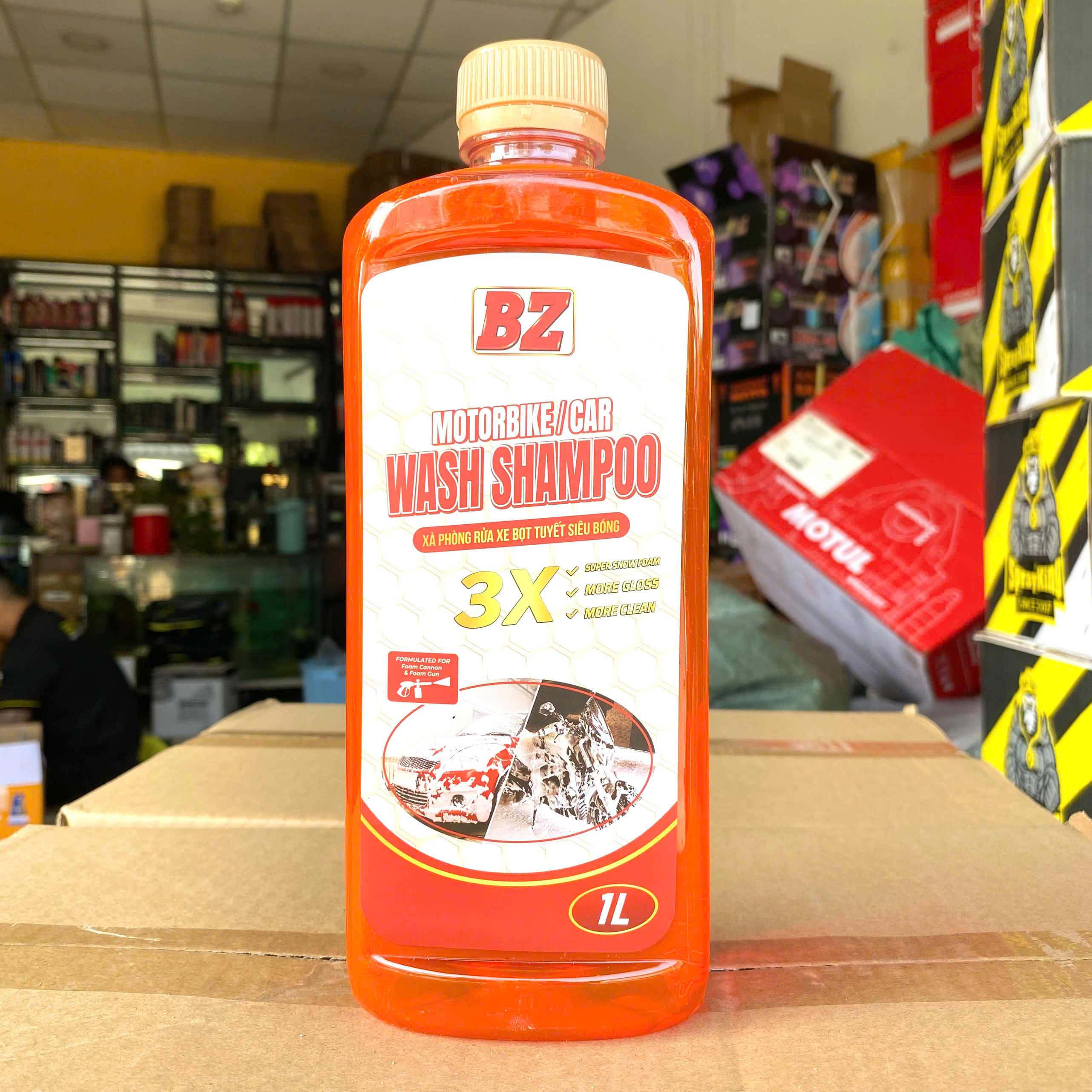 Xà bông BZ nước rửa xe BZ Gloss Shampoo 1L Nước Rửa Xe BZ Xà Bông BZ Kèm Cọ Rửa Xe Và Bao Tay Rửa Xe