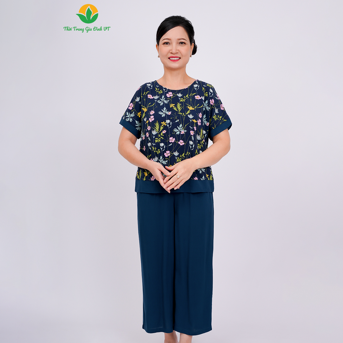 Bộ lanh trung niên thời trang Việt Thắng quần lửng áo cộc tay gấu áo phối màu - B08.2312
