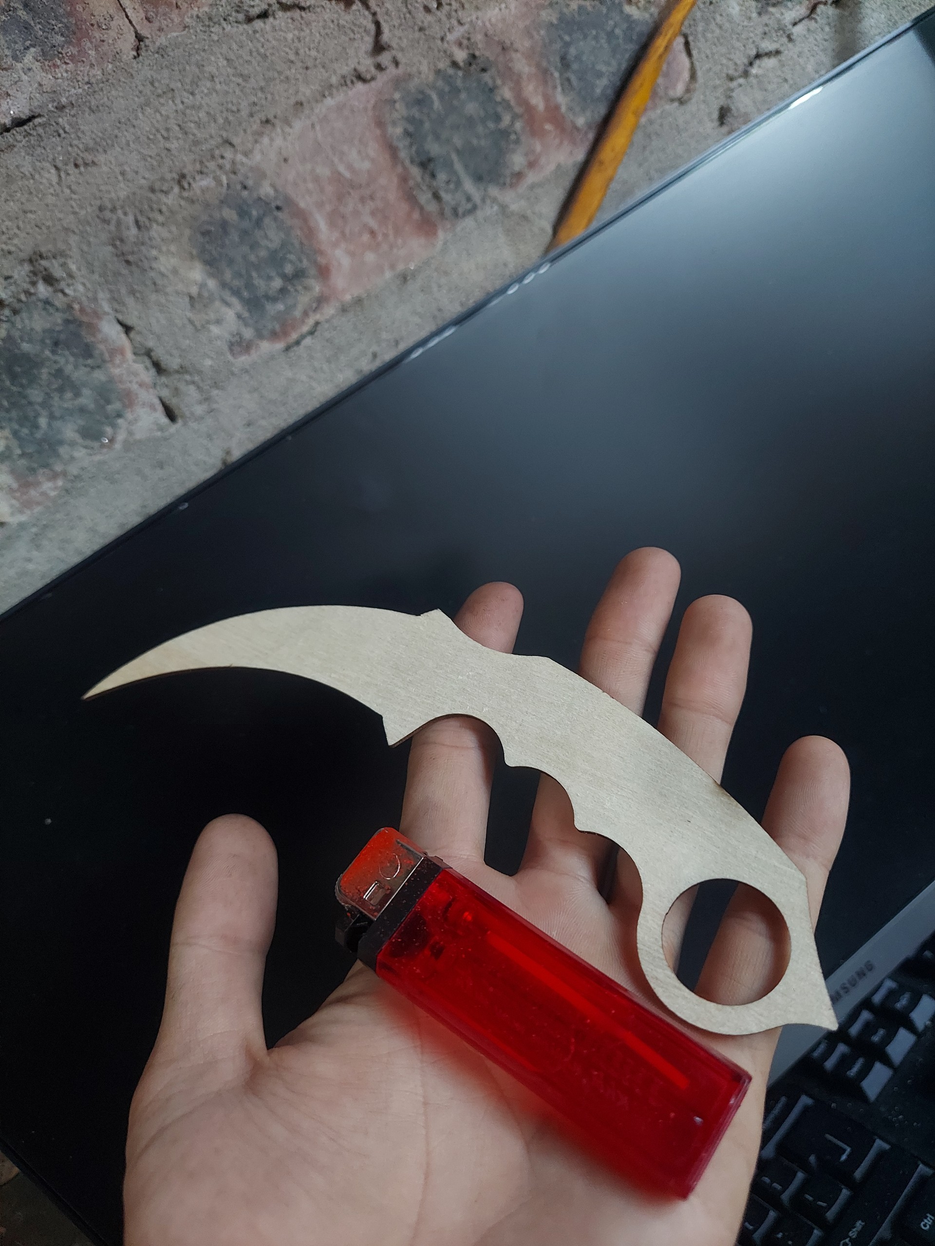 Dao gỗ mô hình  Karambit