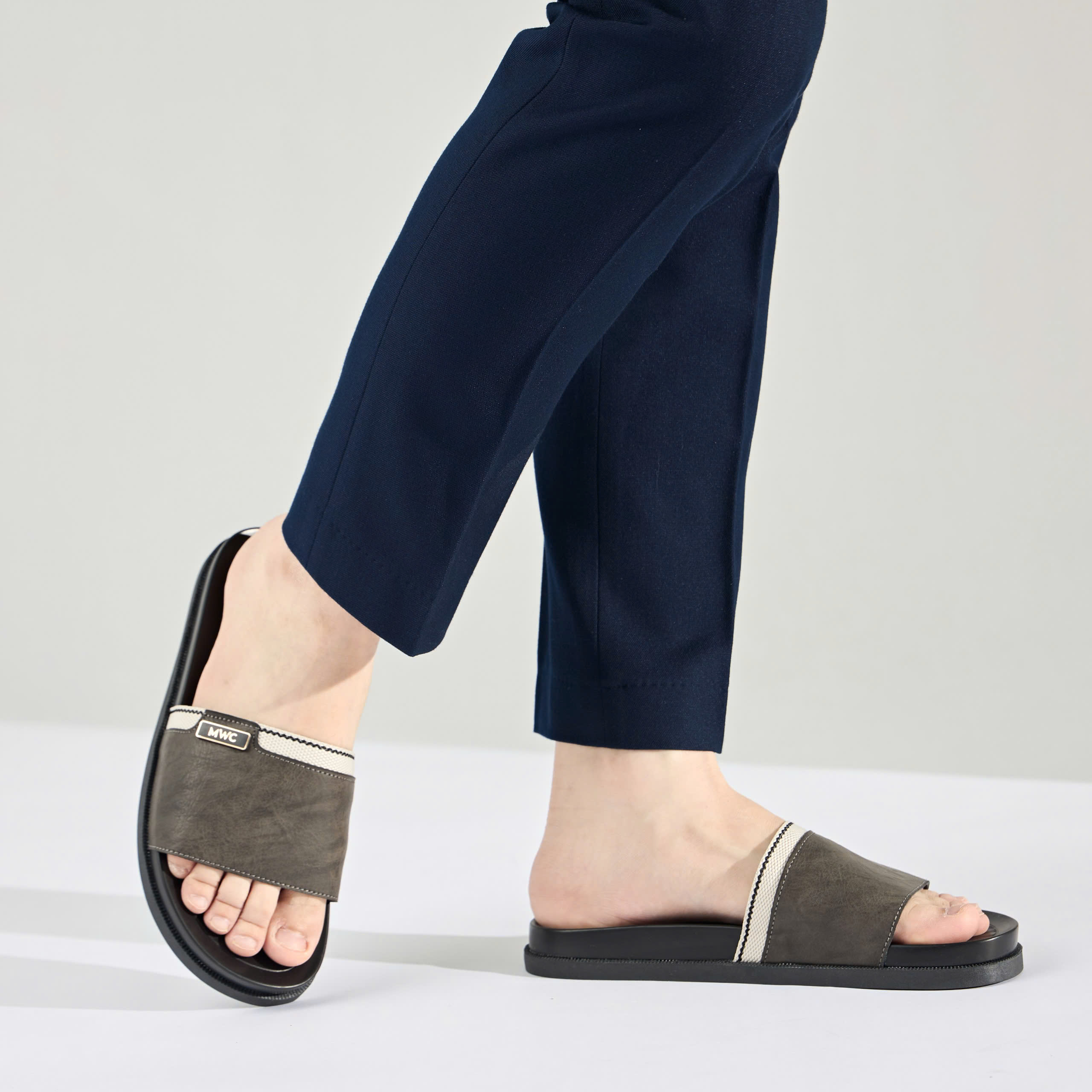 Dép Nam MWC 7848 - Dép Nam Quai Ngang Chất Liệu Da Phối Vải Dù Trẻ Trung