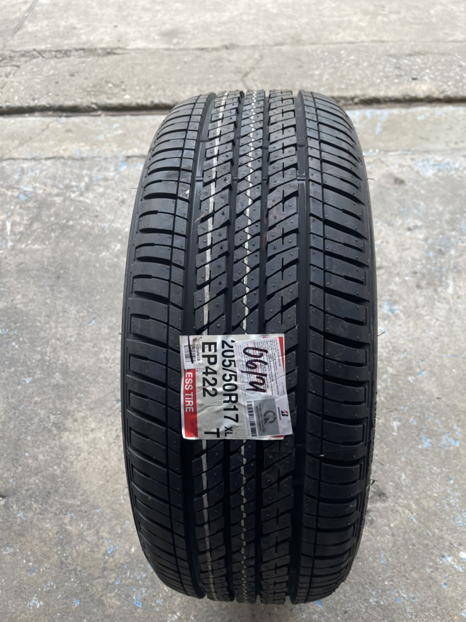 Lốp Bridgestone 205/50R17 EP422