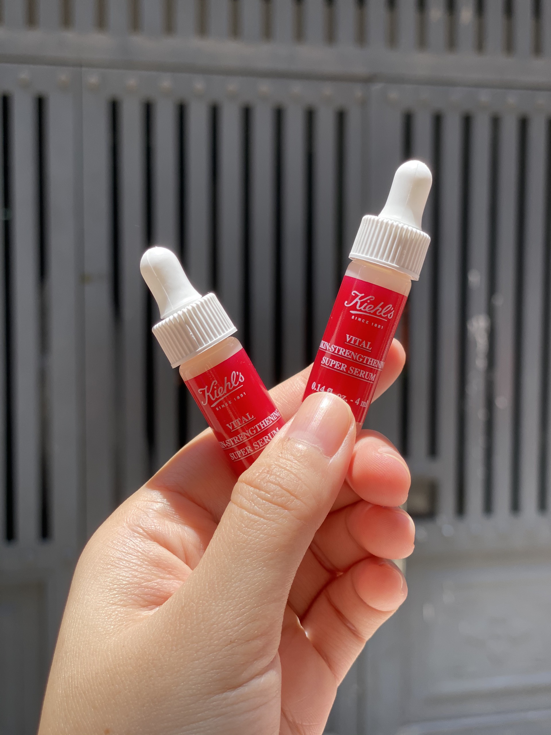 [Hcm]Kiehls - Sample Serum Chiết Xuất Thảo Dược Giúp Phục Hồi & Tăng Cường Khả Năng Bảo Vệ Da Vital Skin - Strengthening Super 4Ml