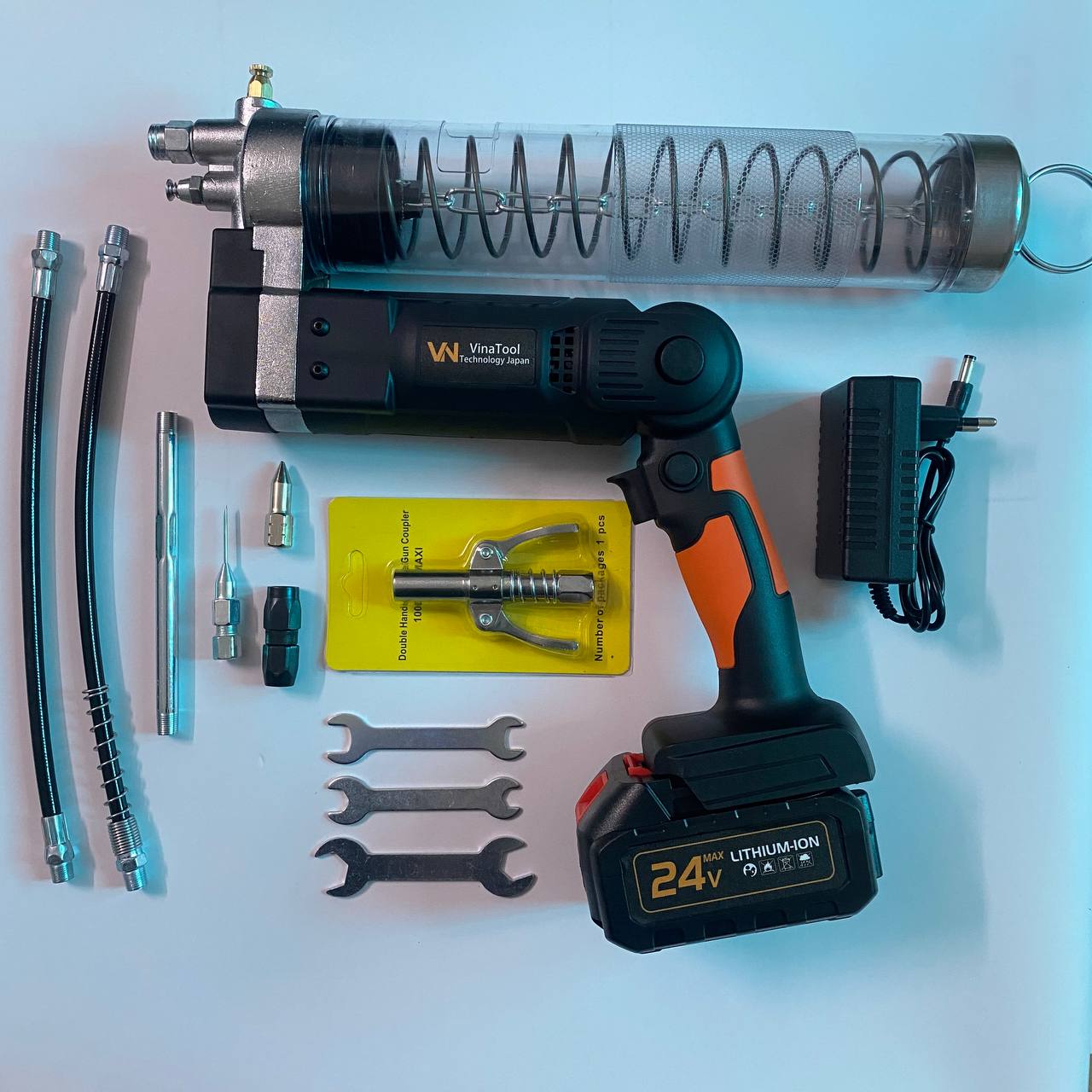 Bơm Mỡ Bò Bằng Pin 900CC Sử Dụng Pin Lithium 24V Dùng Cho Ô Tô Xe Tải Xe Đầu Kéo Máy Xúc