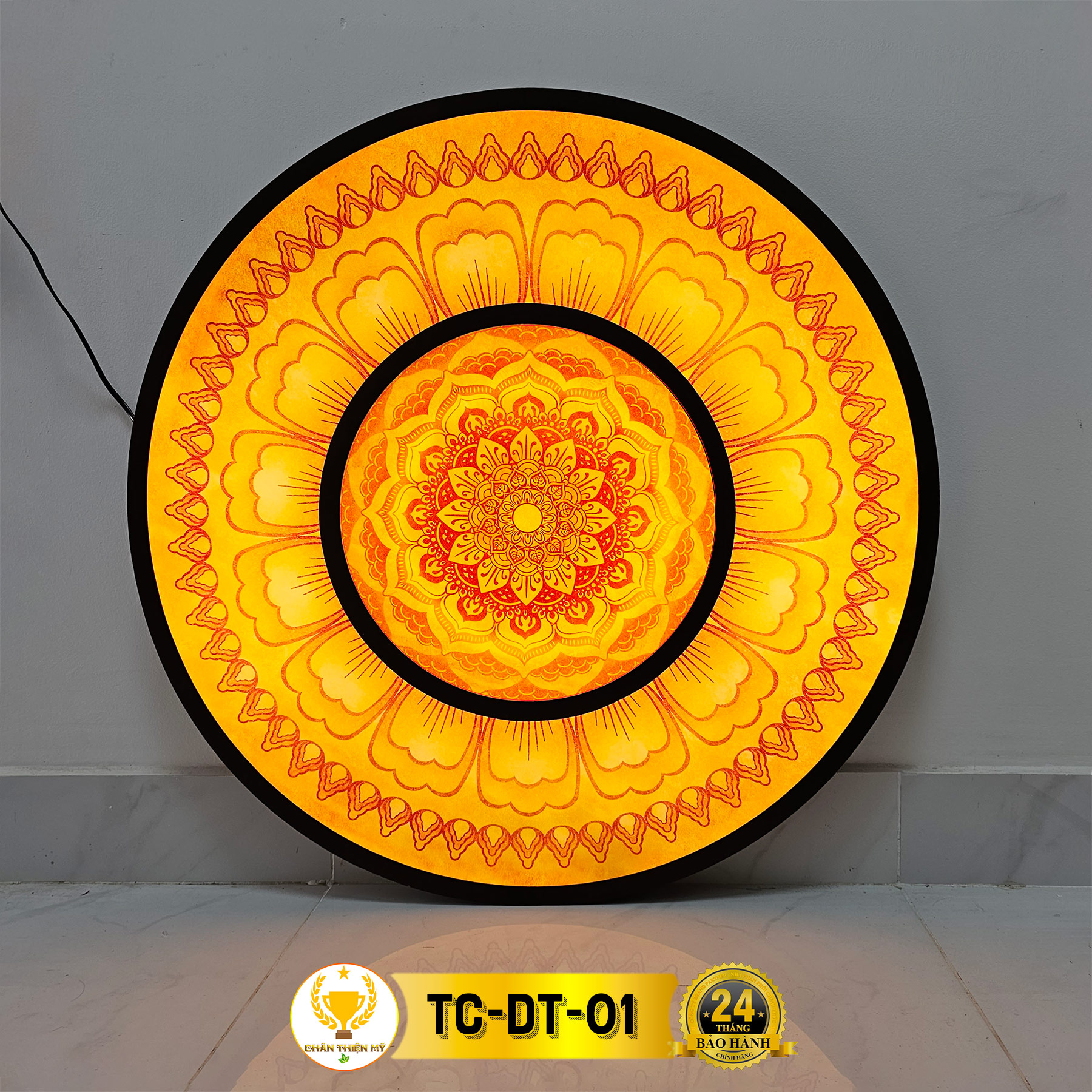 Đèn Ốp Trần Trang Trí Phòng Thờ In Tranh Trúc Chỉ CHÂN THIỆN MỸ Khung Gỗ Tự Nhiên Không Mối Mọt Cong