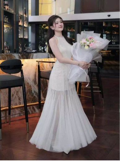 Đầm dự tiệc cổ yếm ren hoa phối lưới xòe bồng Runam Dress (ko cườm cổ)