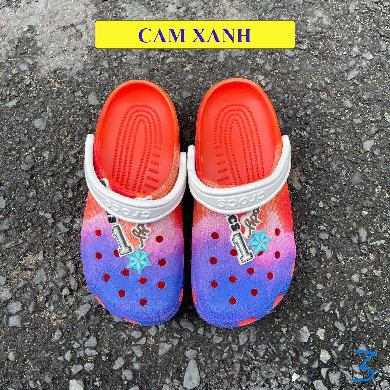 [Còn size 43] Dép crocs chính hãng có lỗi cắt hình chữ V hoạ tiết màu loang cam xanh