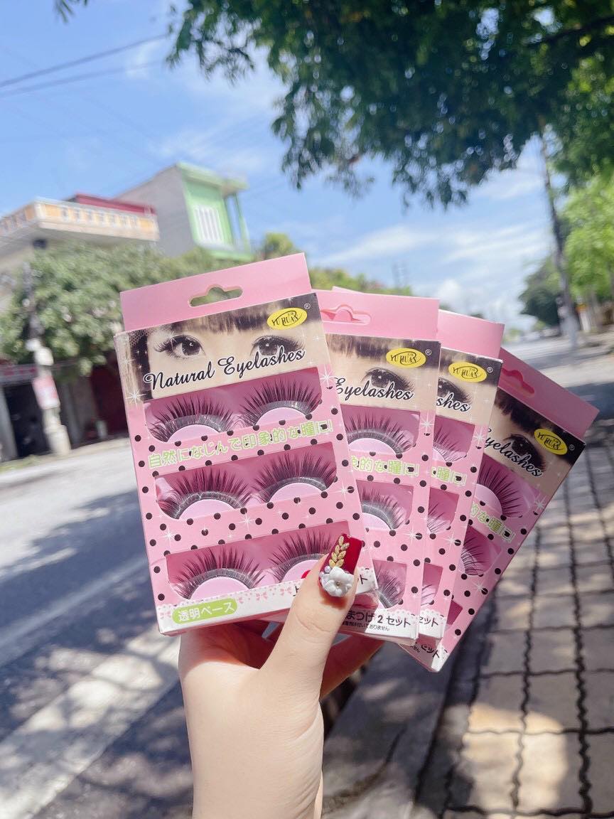 Hộp 3 đôi mi giả kèm keo chân mi gắn siêu nhanh.