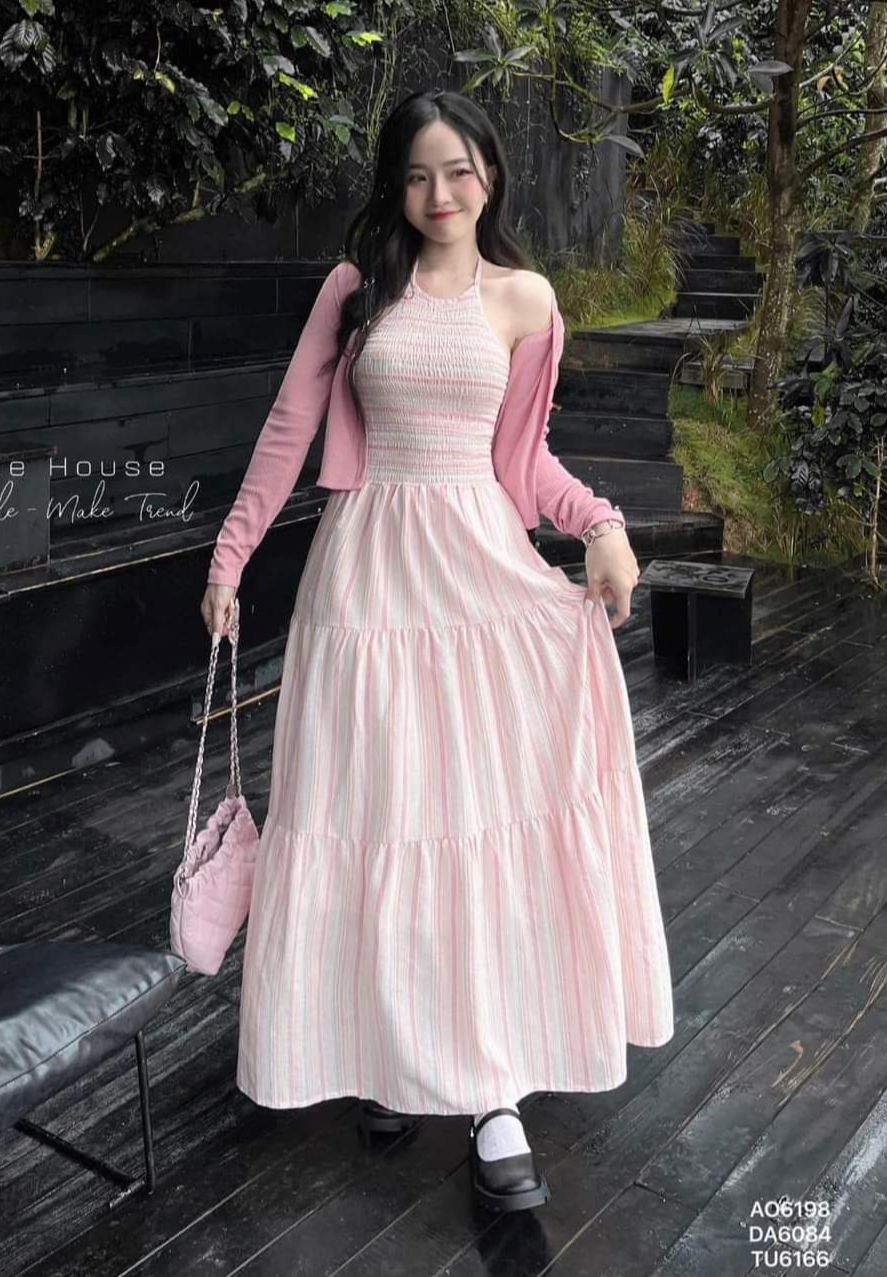 Đầm maxi xòe màu hồng cổ yếm dễ thương mix áo khoác thun gân croptop set váy kẻ sọc nữ tính xinh xắn
