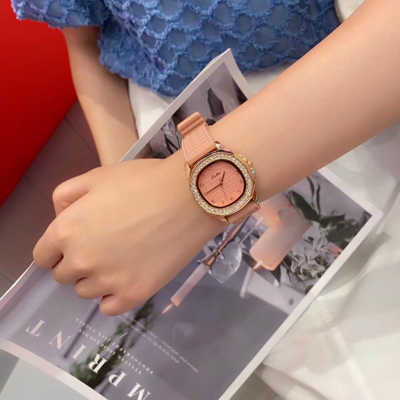 Đồng hồ nữ scottie chính hãng dây silicon siêu dẻo đeo tay êm ái. Đồng hồ nữ sang trọng nhiều màu sắc dễ phối đồ