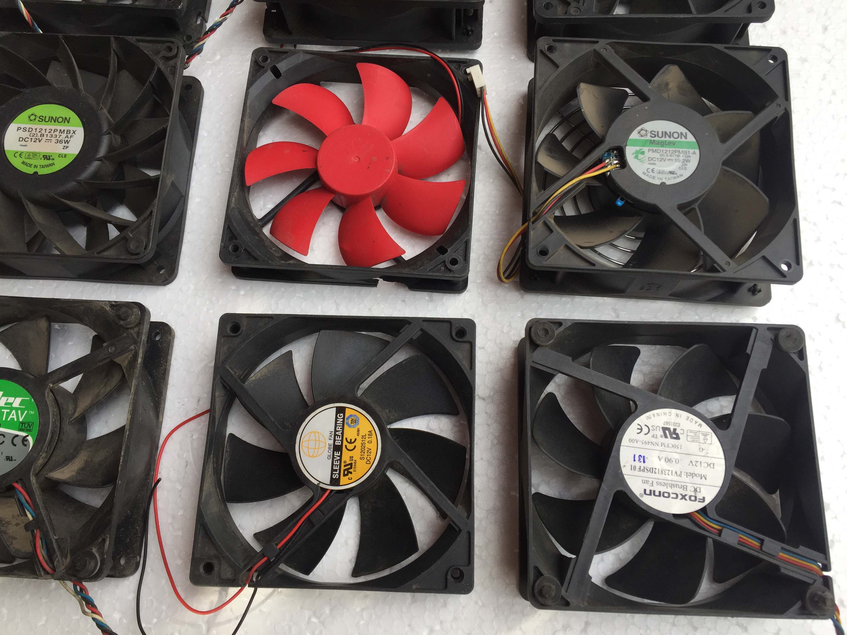 Quạt Fan 12V kích thước Fan 12 (12x12Cm) dòng điện từ 2A-3A