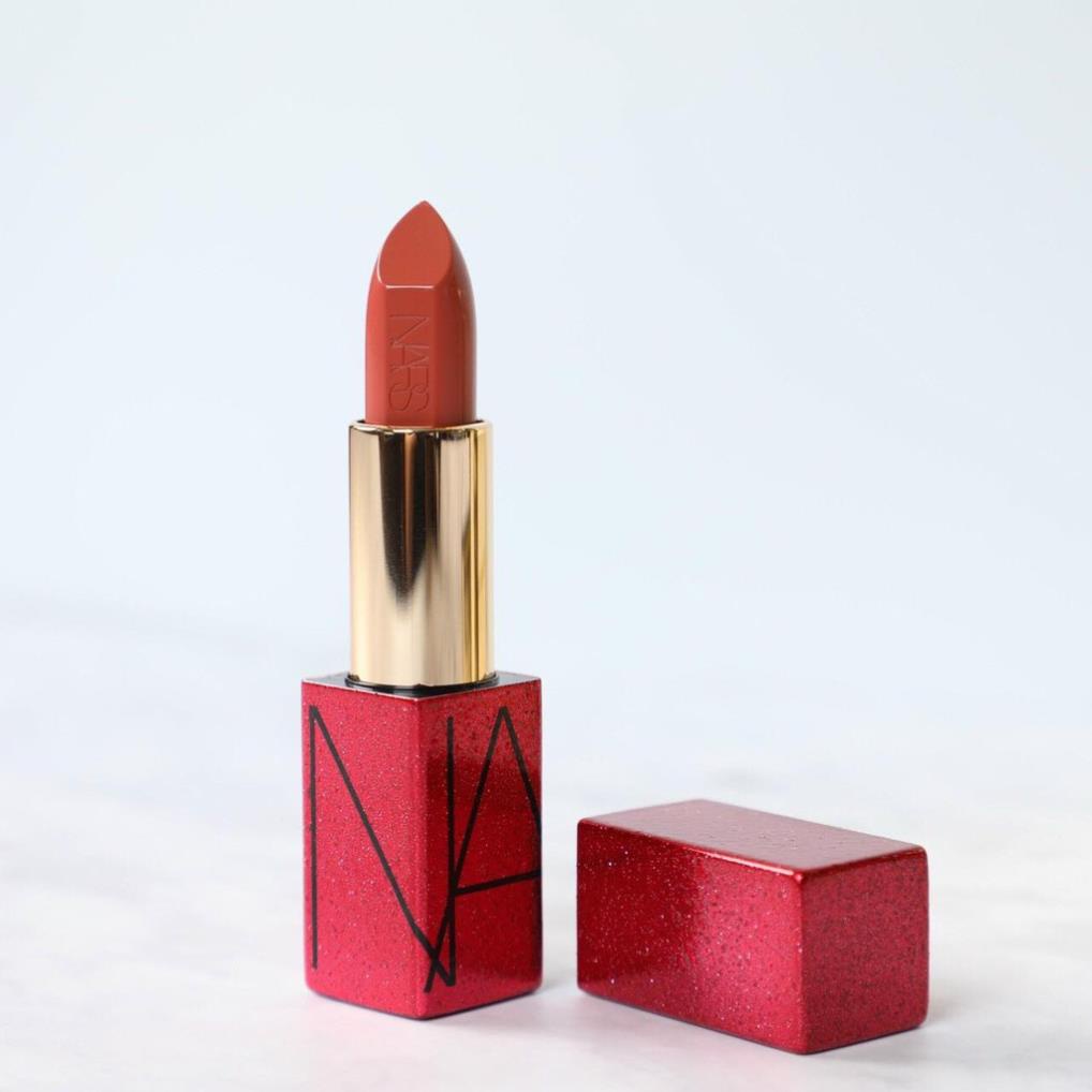 Son Môi Cao Cấp NARS  Hot 2021. cung cấp độ ẩm ngăn ngừa tình trạng khô và nứt nẻ.
