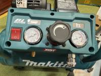 MÁY NÉN KHÍ PIN 40V MAKITA AC001GZ