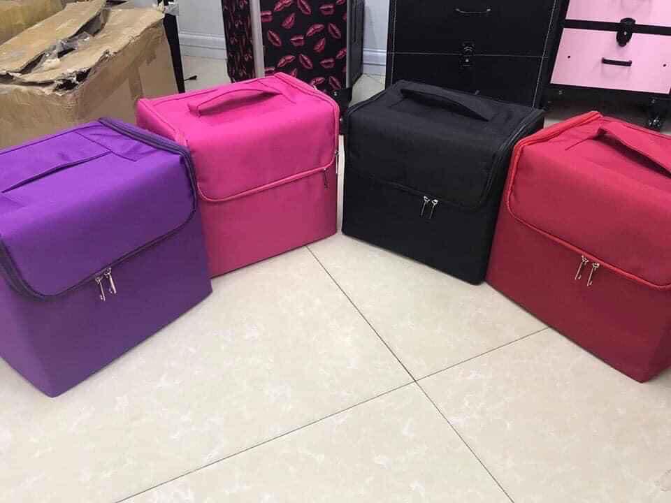 Cốp Trang ĐiểmNail Phun Xăm 2 Màu Size nhỏ Chất Liệu Vải Dù Có Quai Đeo Rất Tiện Cho Các Bạn Đi Xe Máy