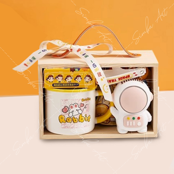 Hộp quà tết hộp quà noel bằng gỗ tự nhiên có nắp mica trong suốt. Có dây xách sang trọng (nhận làm t