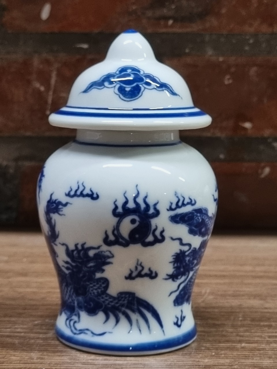 Chóe thờ loại nhỡ (số 2) vẽ hình rồng màu xanh lam