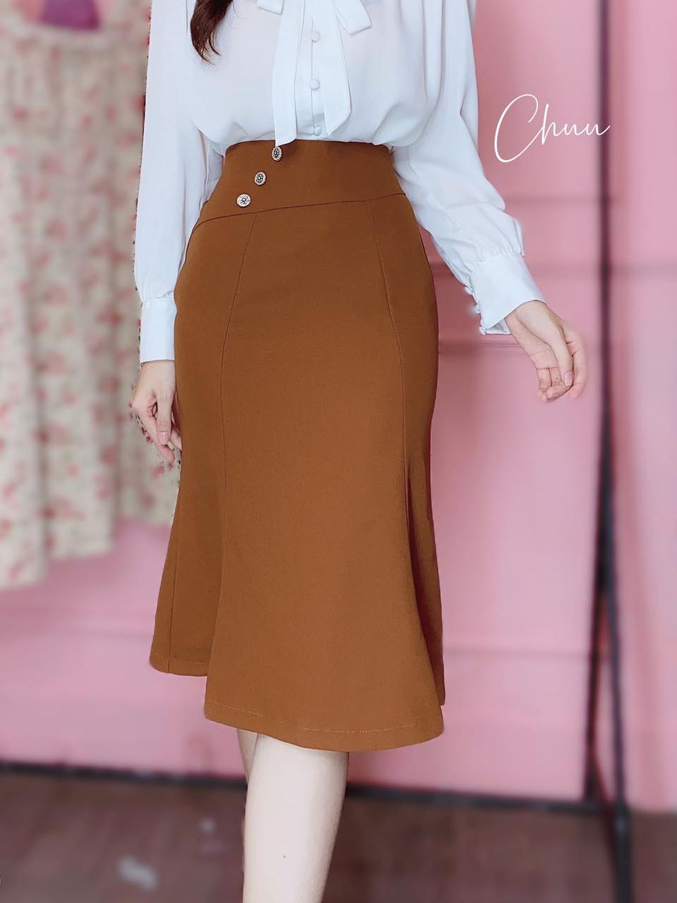 Chân váy công sở nữ kiểu chân váy đuôi cá xòe đính 3 nút sang trọng CHUU CV6109