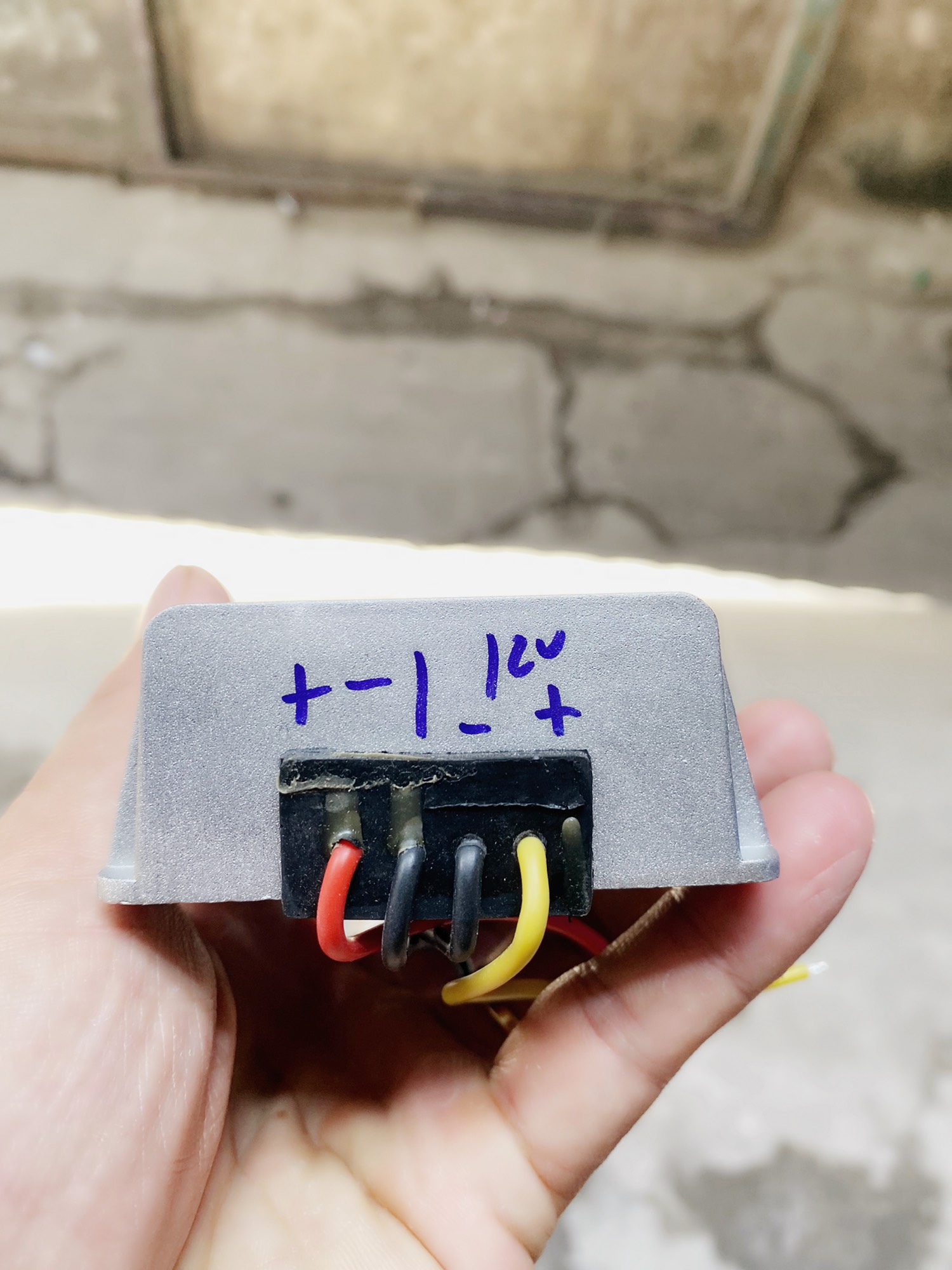 Bộ chuyển đổi nguồn điện 60V xuống 12V 10A chống mưa