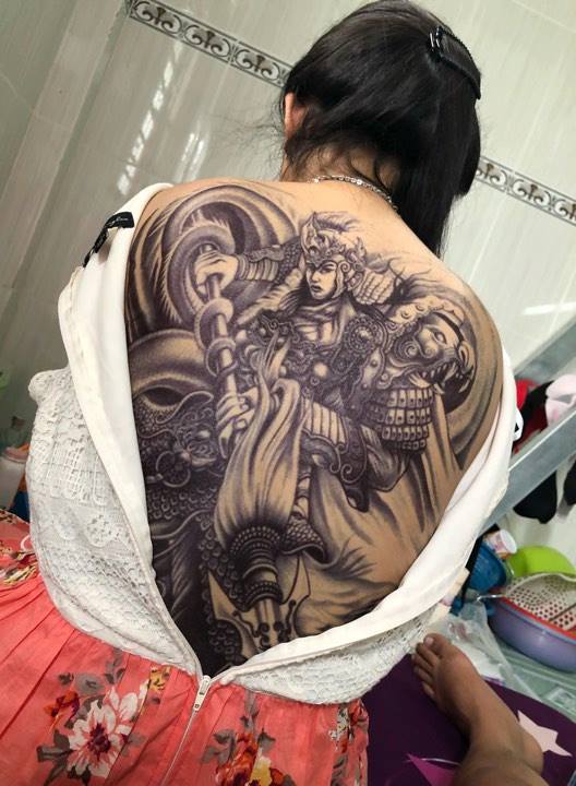 Hình Xăm Dán Tattoo Triệu Vân Kín Lưng Trắng Đen 34X48Cm (Tặng Ngay 1 Tấm Size Bắp Tay. Tặng 1 Tấm Kín Tay Khi Mua 2 Kín Lưng)