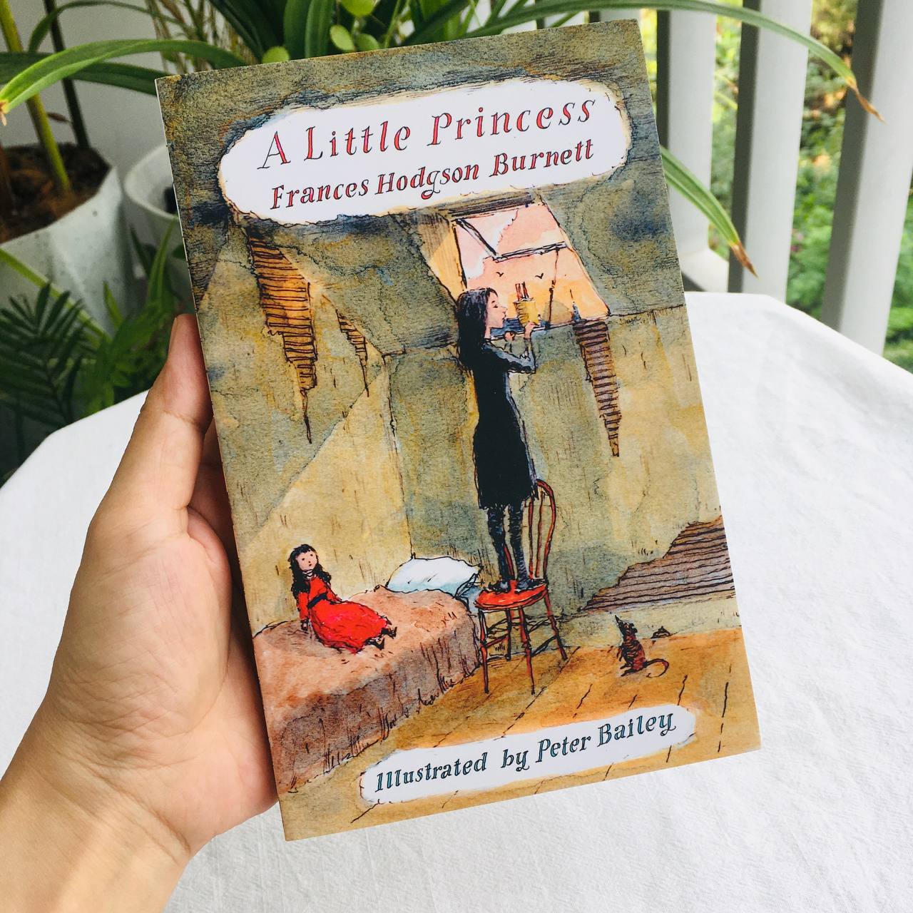 Sách A Little Princess by Frances Hodgson Burnett - Alma Classics
