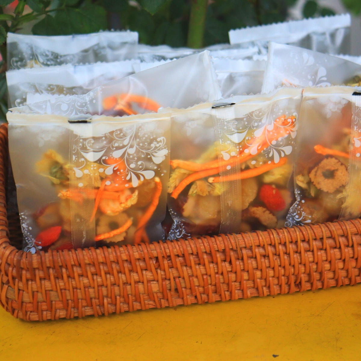 Trà Đông trùng hạ thảo Ngũ vị (Đông trùng hạ thảo sấy thăng hoa Táo đỏ thái lát Kỷ tử Long nhãn Nụ c