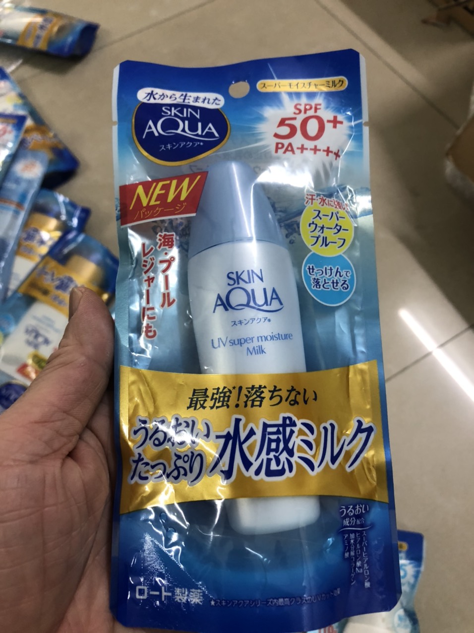 Kem Chống Nắng Rohto Skin Aqua Uv Spf 50+ Pa++++ 80G Và Sữa Chống Nắng 40Ml Siêu Dưỡng Ẩm