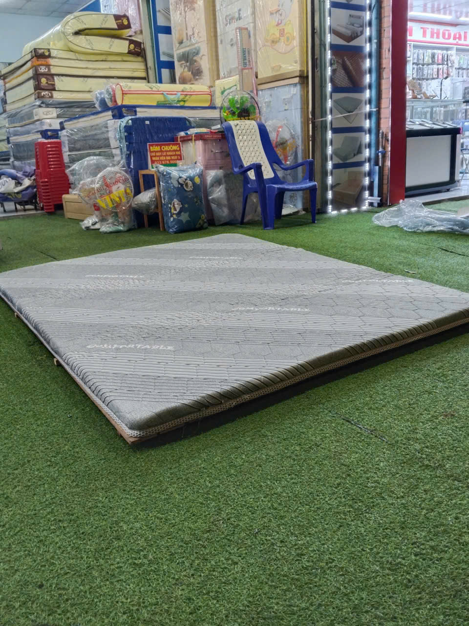Nệm Topper Cao Su Non 6cm Thoáng Khí Mềm Mại Đàn Hồi Cực Tốt Chất Liệu Cao Su Tổng Hợp & Memory Foam Đầy Đủ Kích Thước Màu Xám Phối Sọc Tinh Tế