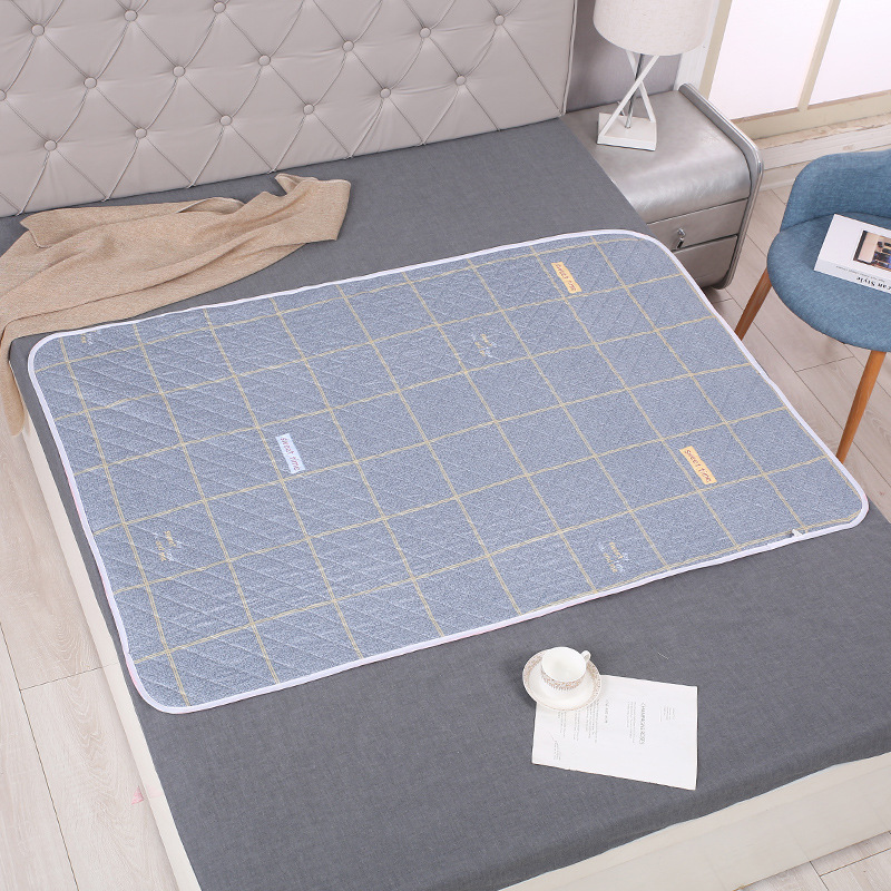 Tấm lót chống thấm trải đệm giường 3 lớp thấp hút tốt cho em bé và người già size to 80x120cm và 100x150cm