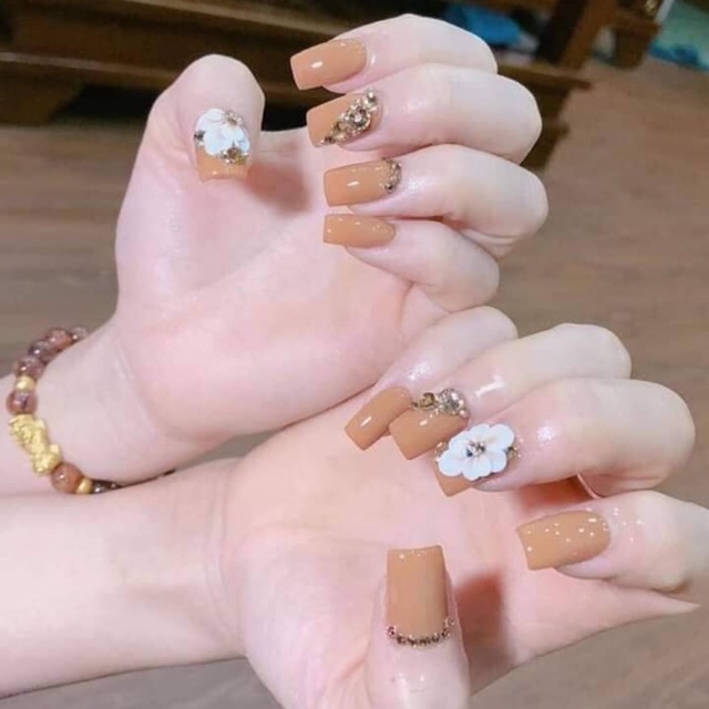 L1 Móng tay giả