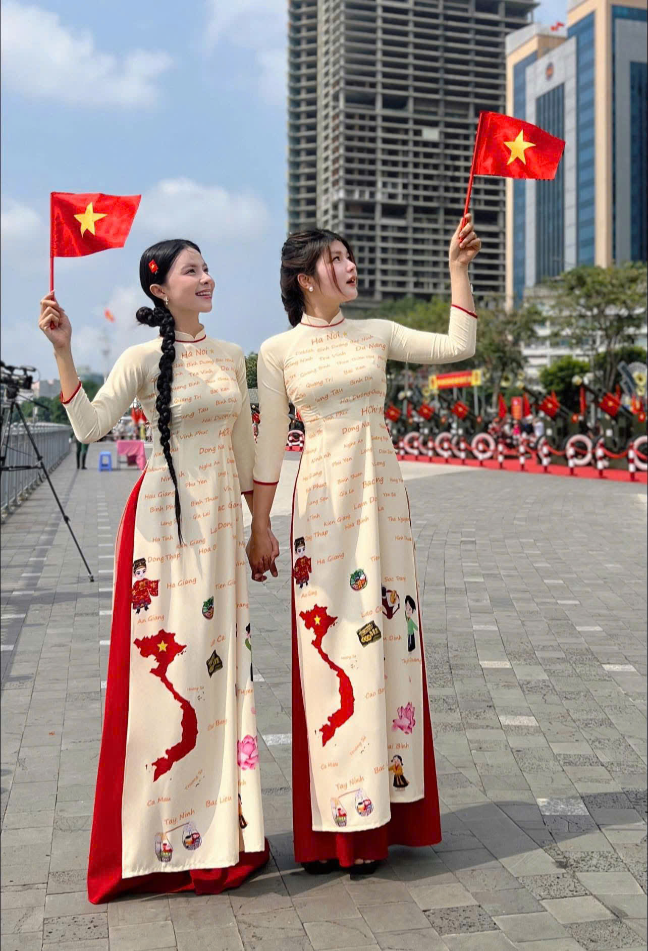Áo dài cờ đỏ sao vàng đât nước Việt Nam yêu thương MINISO
