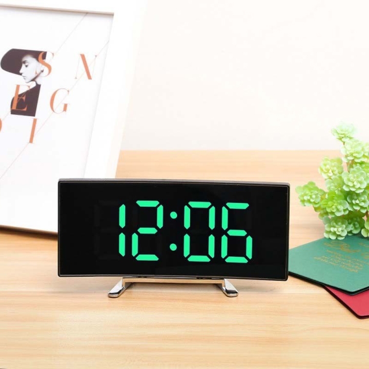 Đồng hồ để bàn LED 3D 7 inch đồng hồ báo thức với màn hình cong gương sang trọng hiện đại