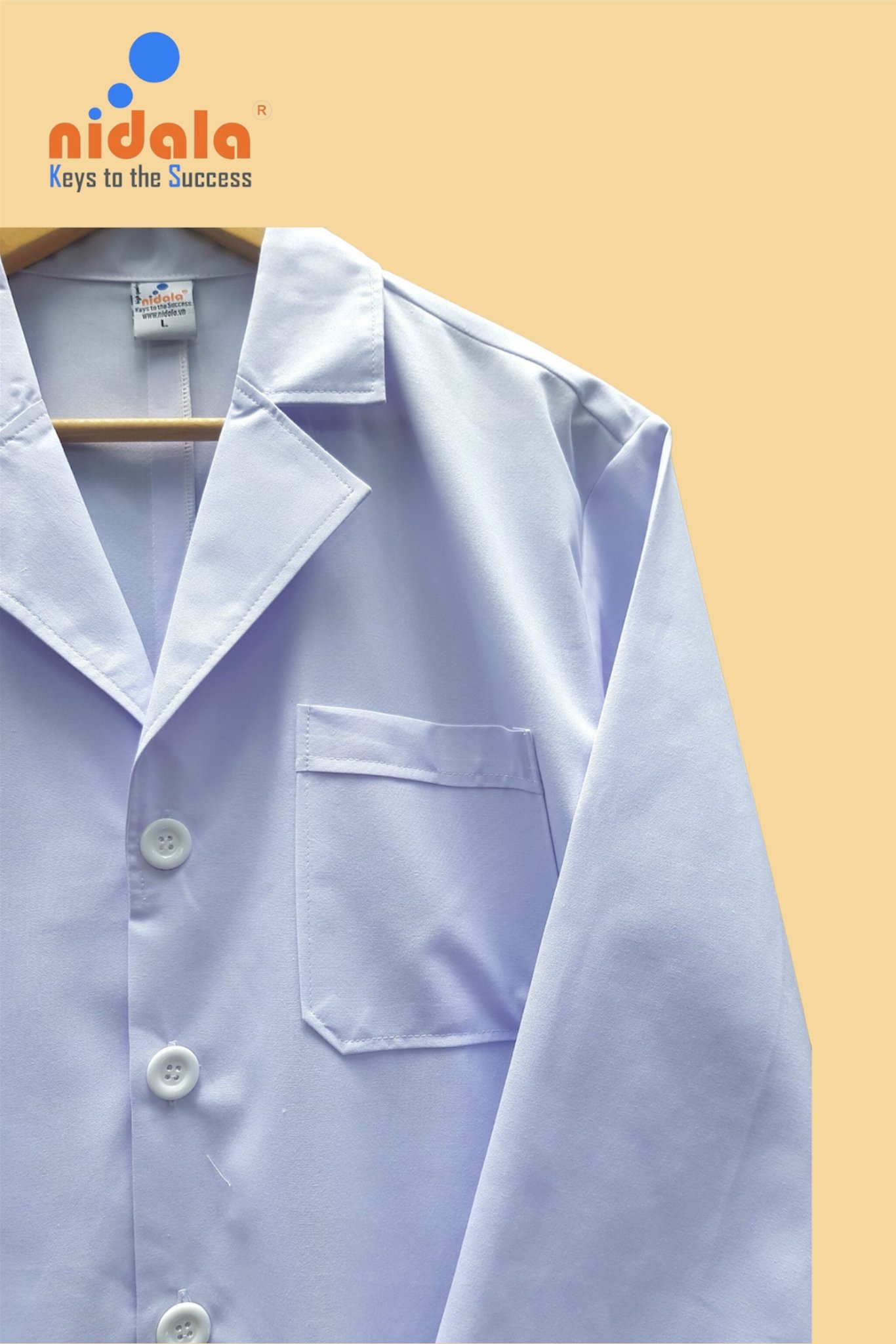 Áo Blouse bác sĩ nam áo khoác dáng dài tay dài Nidala trắng cao cấp trong y tế bệnh viện phòng khám