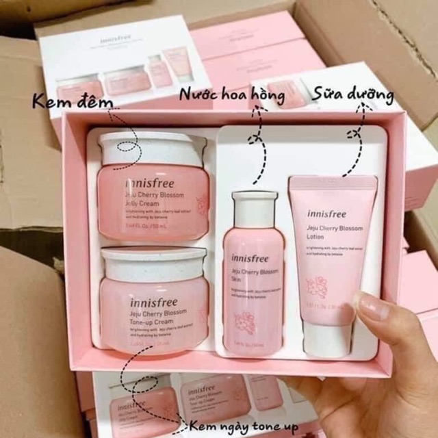 Set Kem Dưỡng Hoa Anh Đào Innisfree