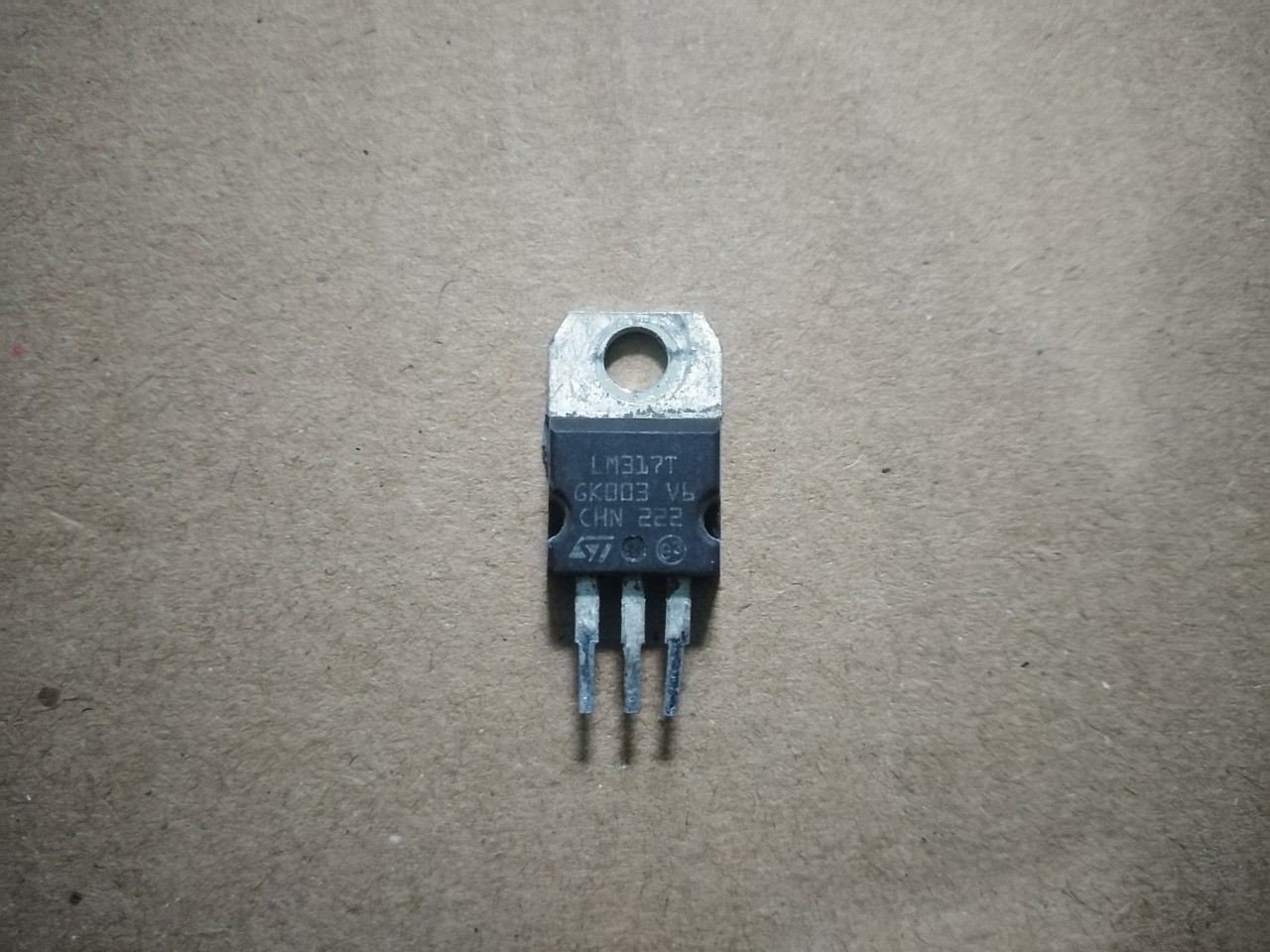 10 IC LM317 LM317T 1.5A 1.2 V ~ 37 V tháo máy hãng ST