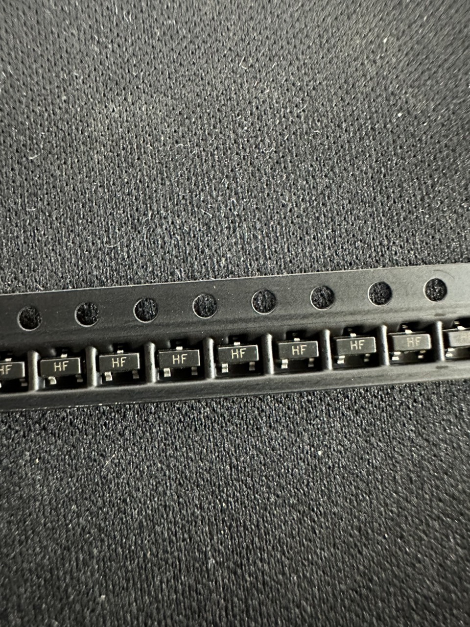 Tran TRANSISTOR SMD CODE HF C1815 1815 NPN 0.15A 50V SOT-23 DÁN (GÓI 20 CON)