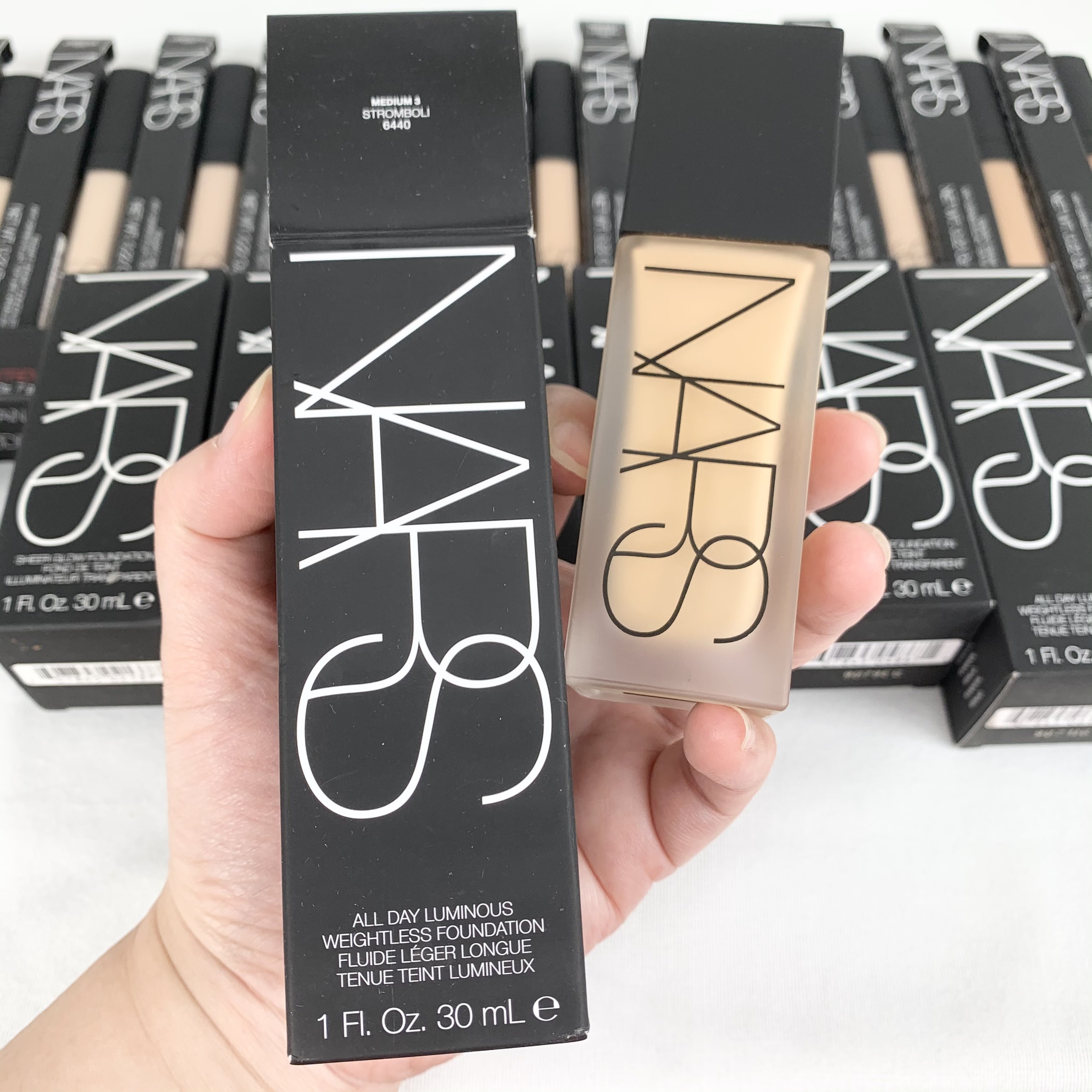 Kem Nền Dành Cho Da Dầu Màu Medium 3 Stromboli 6440 - Nars - All Day Luminous Weightless Foundation 30Ml