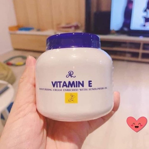 Kem Dưỡng Ẩm Trắng Da Vitamin E Aron Thái Lan 200ml