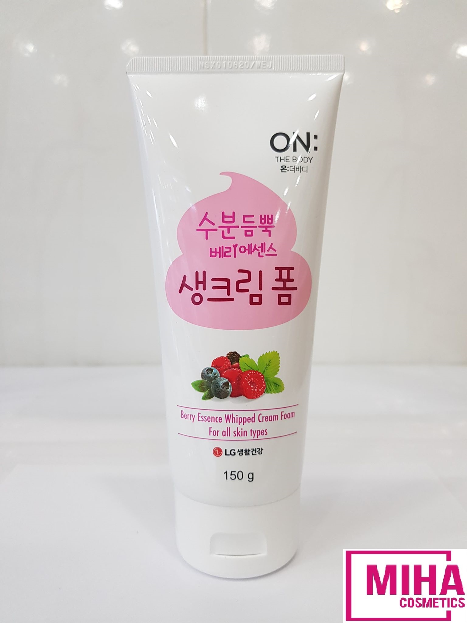 [Hcm]Sữa Rửa Mặt Dưỡng Ẩm Sáng Da On The Body Berry Essence Whipped Cream Foam 150G