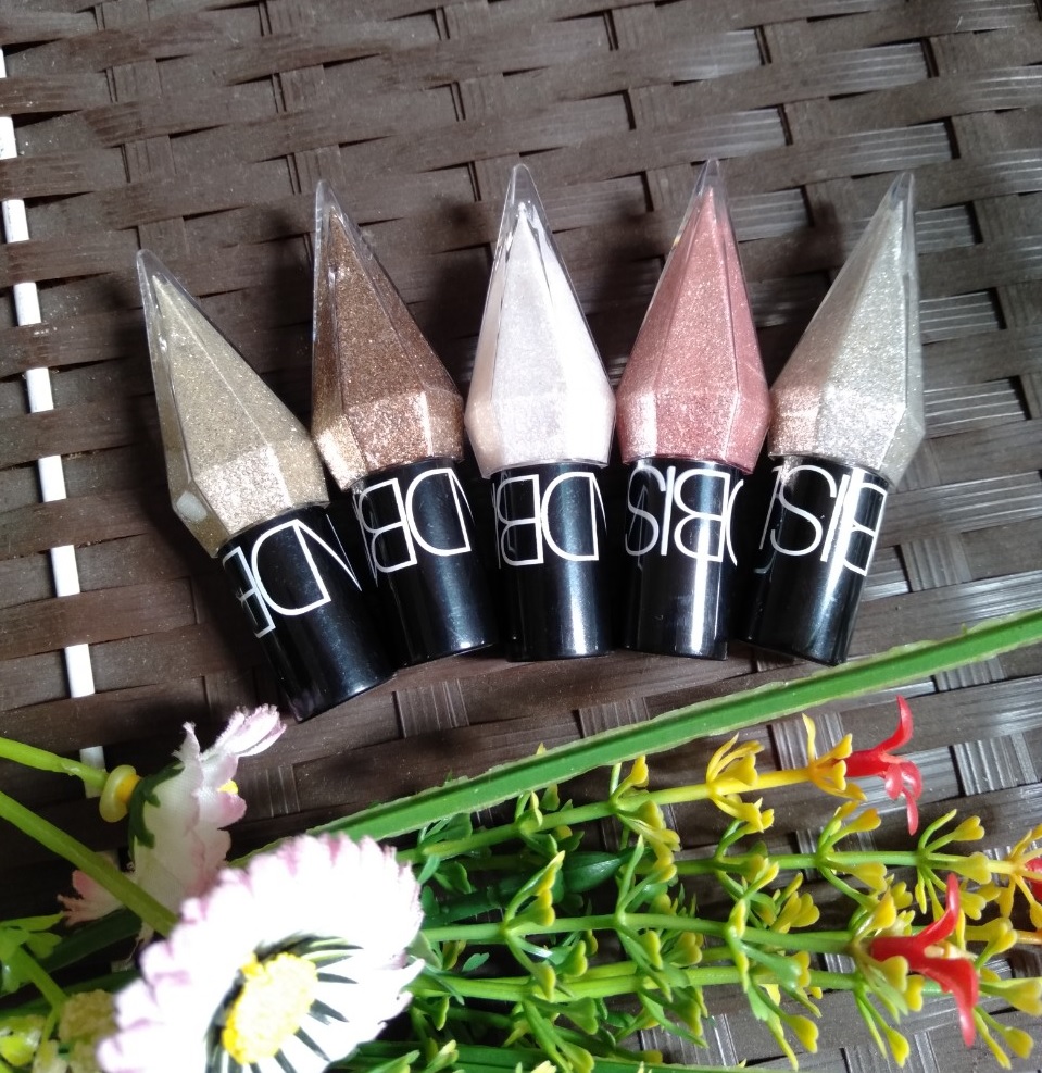 [Hcm]1 Cây Bút Kẻ Mắt Nước Ánh Nhũ Lấp Lánh Phong Cách Sang Trọng Mini (Giao Màu Ngẫu Nhiên)